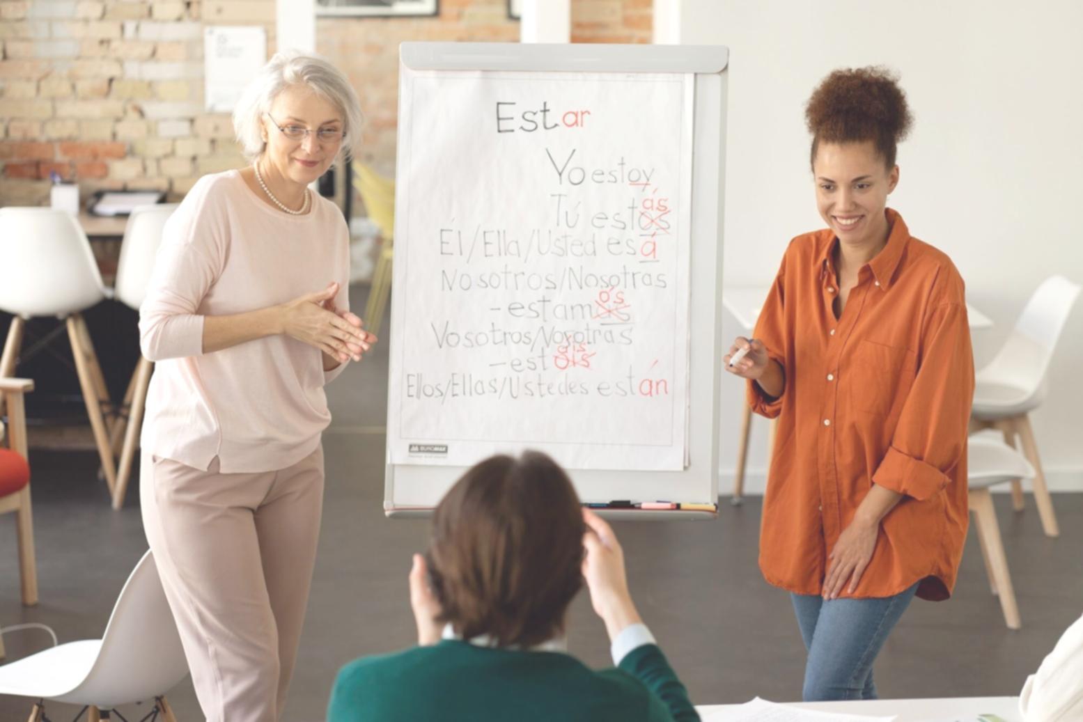 Équipe jasorivexa travaillant sur des modèles financiers complexes