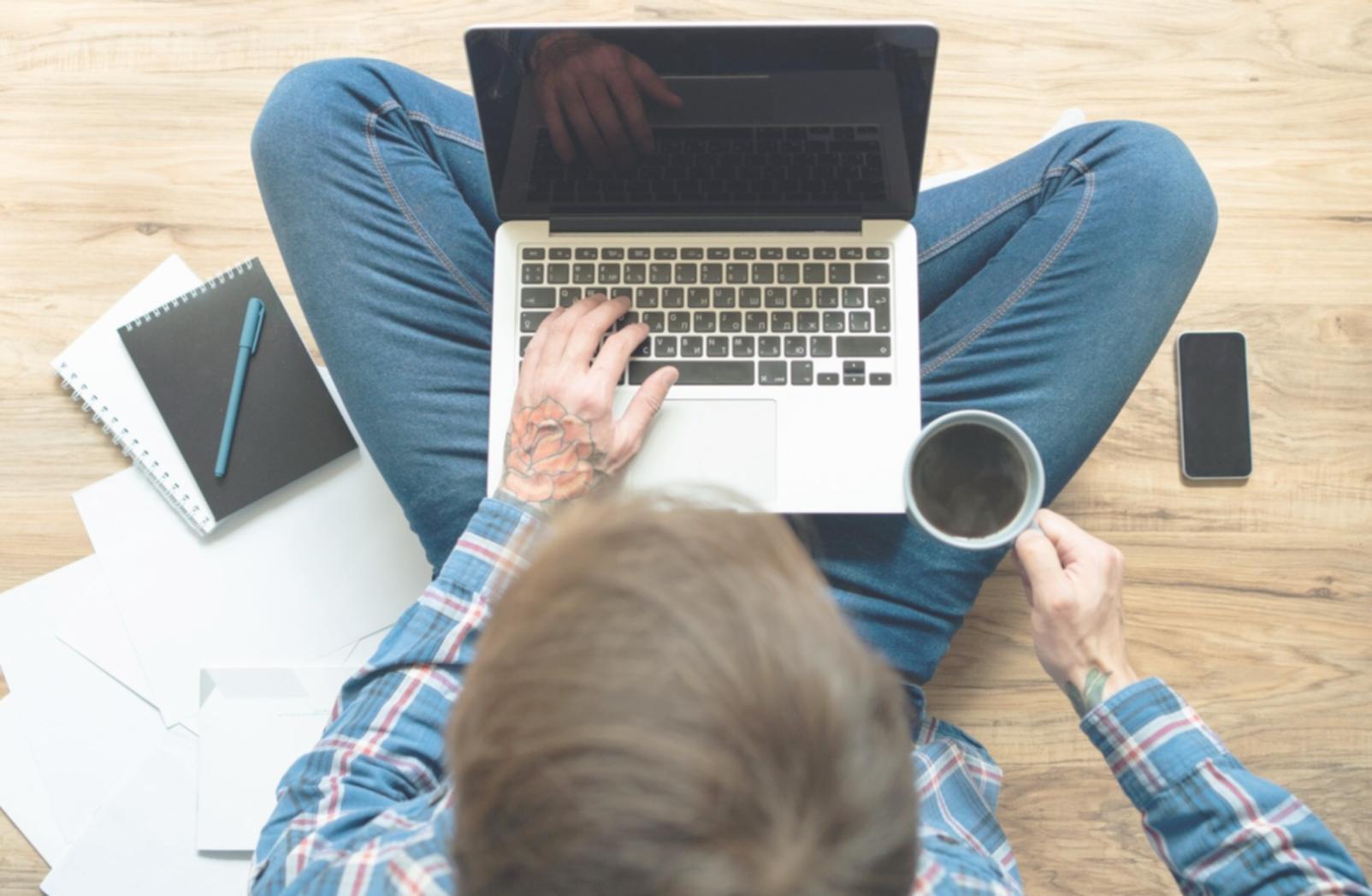 Équipe travaillant sur analyses financières